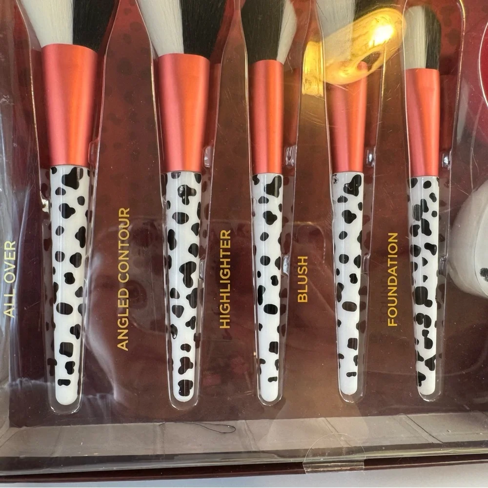 Disney Villains Cruella Makeup Brush and Beauty Blender Set